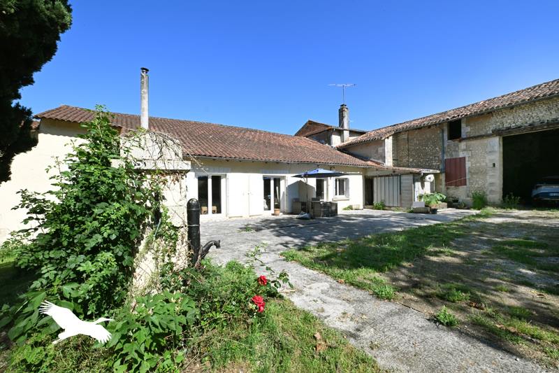 Vente Maison JUIGNAC - 6 pièces -188 m² - (16190)