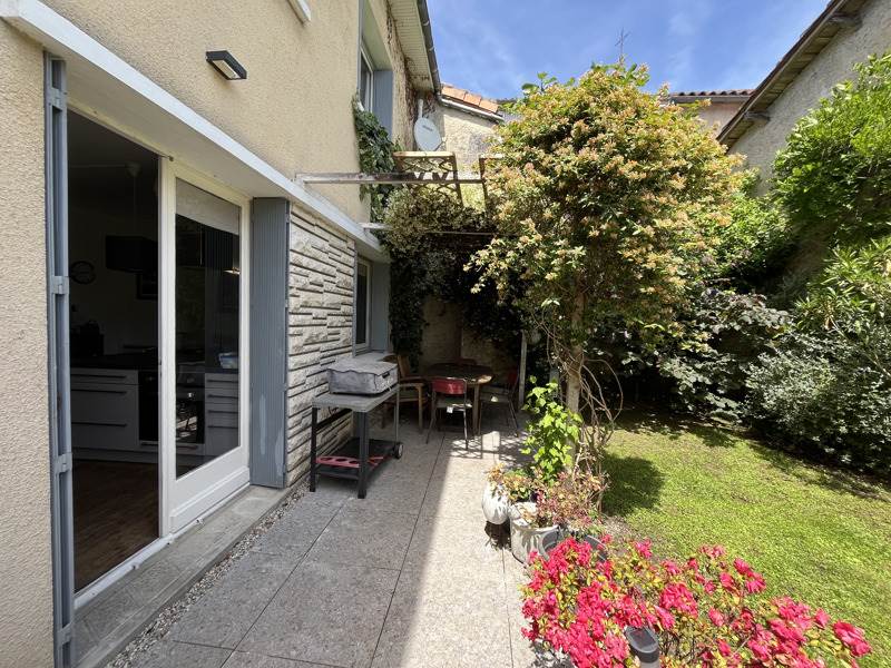 Vente Maison GURAT - 6 pièces -184 m² - (16320)
