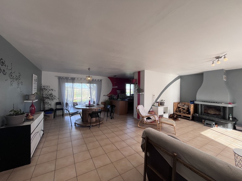 Vente Maison COTEAUX DU BLANZACAIS - 5 pièces -124 m² - (16250)