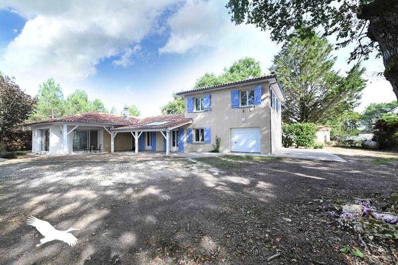 Vente Maison Pérignac - 7 pièces -198 m² - (16250)