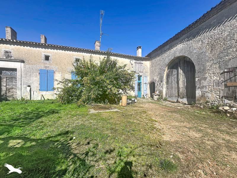 Vente Maison Montmoreau - 4 pièces -130 m² - (16190)