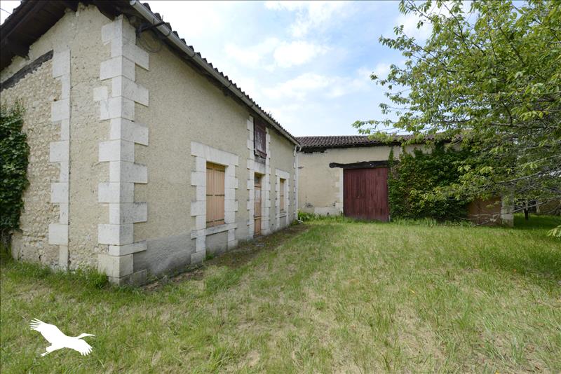 Vente Maison MONTMOREAU - 7 pièces -188 m² - (16190)