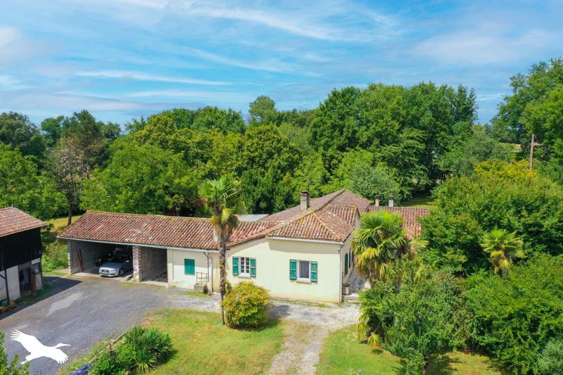 Vente Maison MONCLAR - 5 pièces -180 m² - (32150)