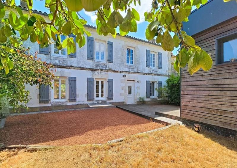 Maison 5 pièces 170 m² · à Ardillières · 170 m² · 544 440 €
