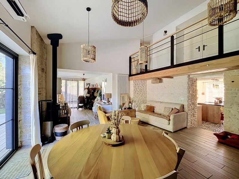 Vente Maison ST SAUVEUR D AUNIS - 7 pièces -163 m² - (17540)