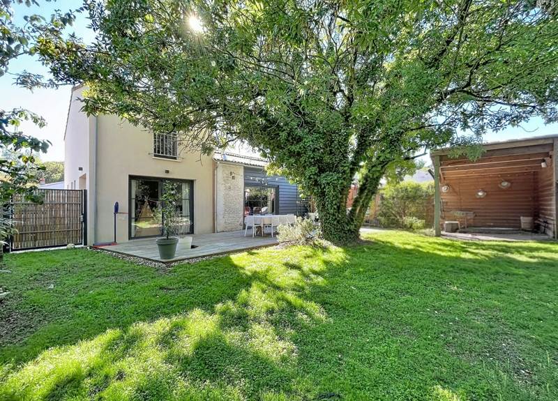 Vente Maison ST SAUVEUR D AUNIS - 7 pièces -163 m² - (17540)