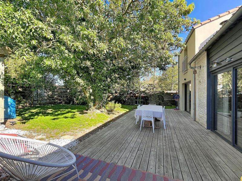 Vente Maison ST SAUVEUR D AUNIS - 7 pièces -163 m² - (17540)