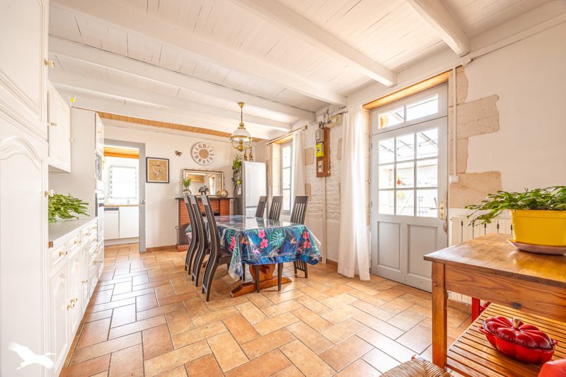 Vente Maison Saint-Médard-d'Aunis - 8 pièces -162 m² - (17220)