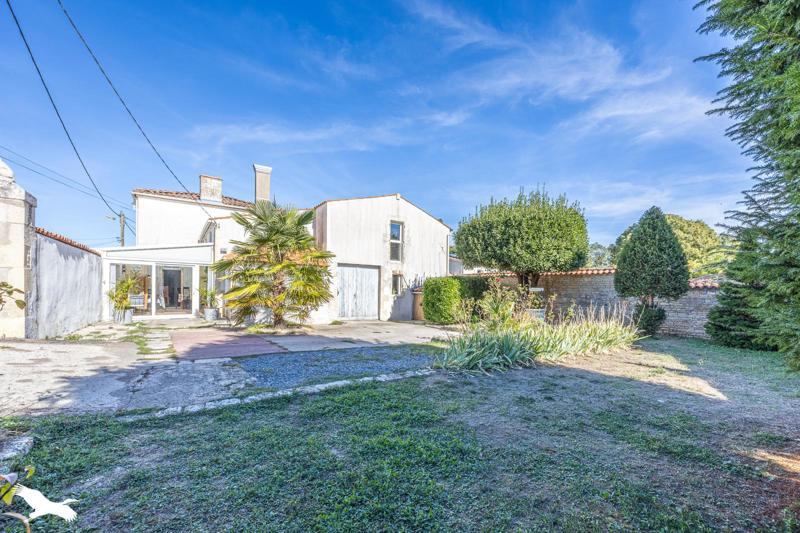 Vente Maison Saint-Médard-d'Aunis - 8 pièces -162 m² - (17220)