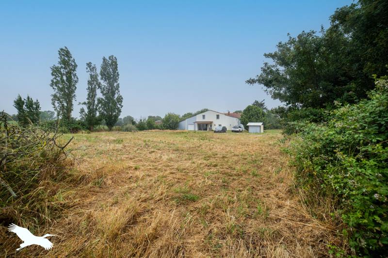 Maison 8 pièces 245 m² · à La Ronde · 245 m² · 199 900 €