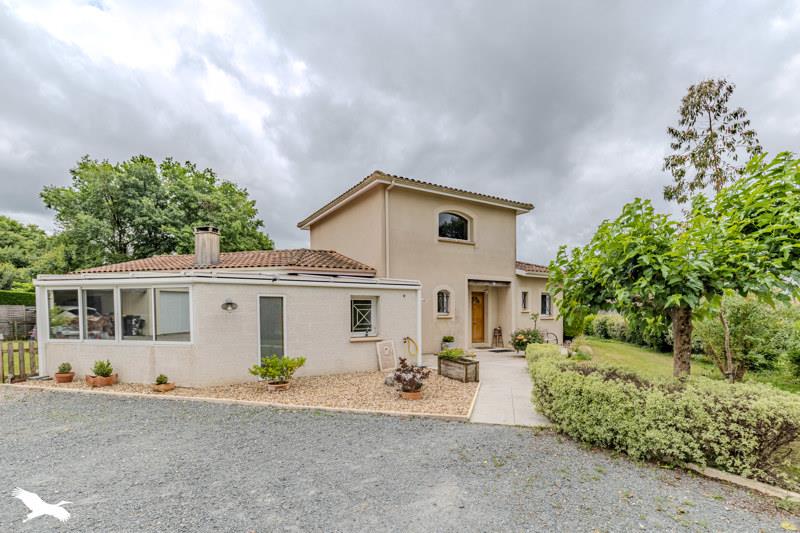 Vente Maison LUGAIGNAC - 7 pièces -199 m² - (33420)
