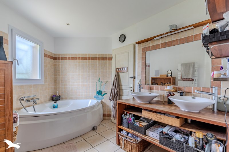 Vente Maison LUGAIGNAC - 7 pièces -199 m² - (33420)