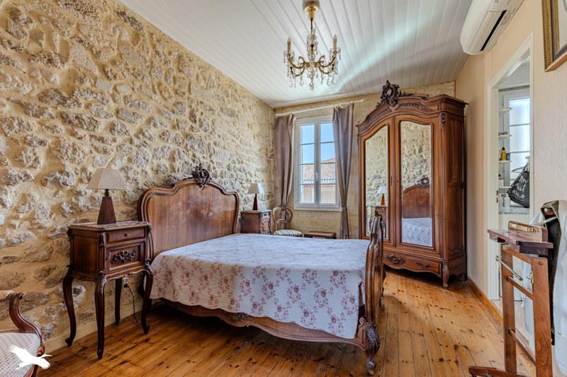 Vente Maison RAUZAN - 6 pièces -173 m² - (33420)