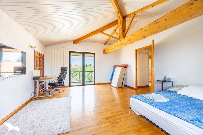 Vente Maison LA ROCHE SUR YON - 8 pièces -275 m² - (85000)