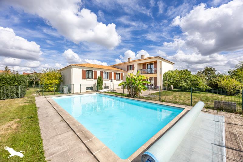 Vente Maison LA ROCHE SUR YON - 8 pièces -275 m² - (85000)