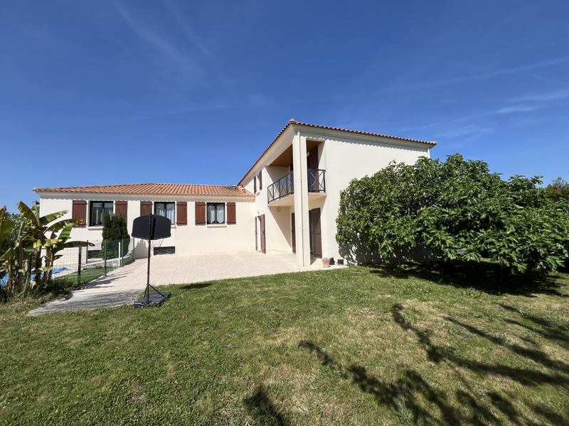 Vente Maison LA ROCHE SUR YON - 8 pièces -275 m² - (85000)