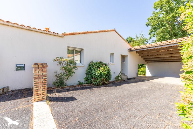 Vente Maison LA ROCHE SUR YON - 6 pièces -175 m² - (85000)