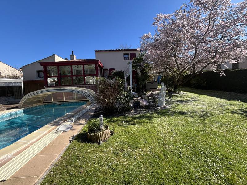 Vente Maison LA ROCHE SUR YON - 5 pièces -154 m² - (85000)