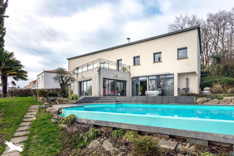 Vente Maison LA ROCHE SUR YON - 7 pièces -213 m² - (85000)