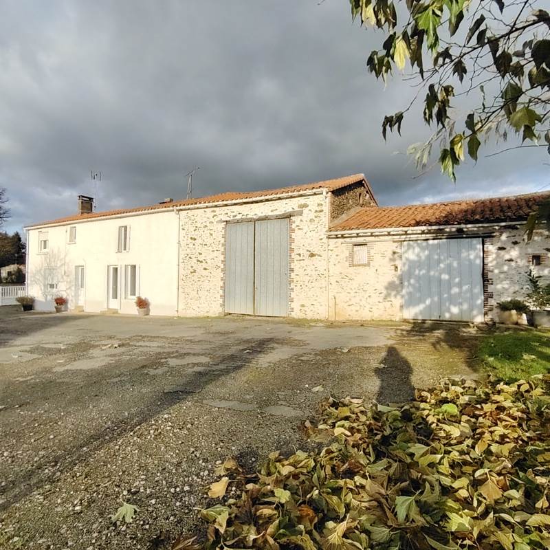 Vente Maison DOMPIERRE SUR YON - 8 pièces -155 m² - (85170)