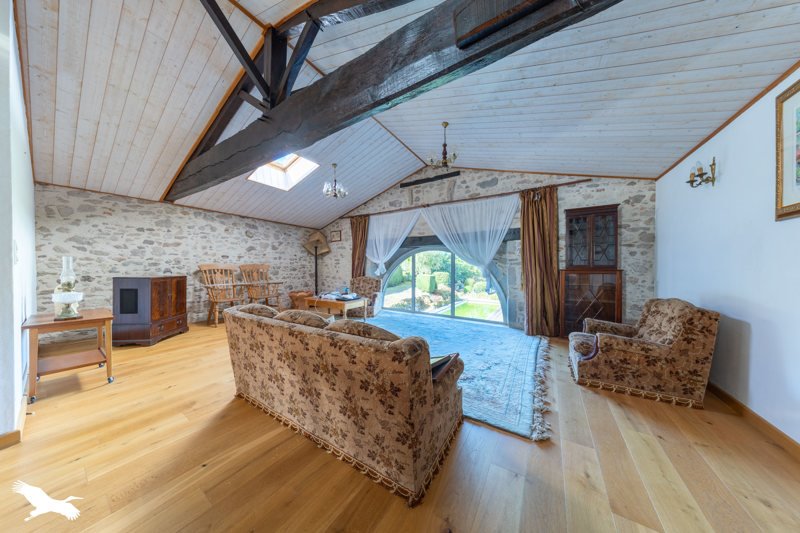 Vente Grange LE POIRE SUR VIE - 7 pièces -236 m² - (85170)