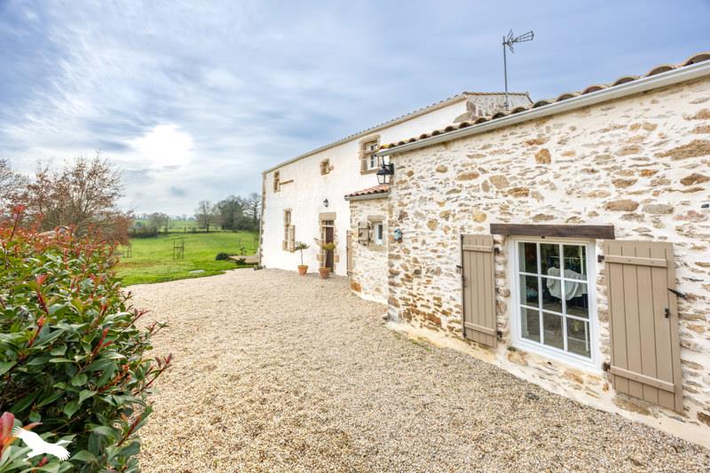 Vente Maison LE POIRE SUR VIE - 9 pièces -212 m² - (85170)