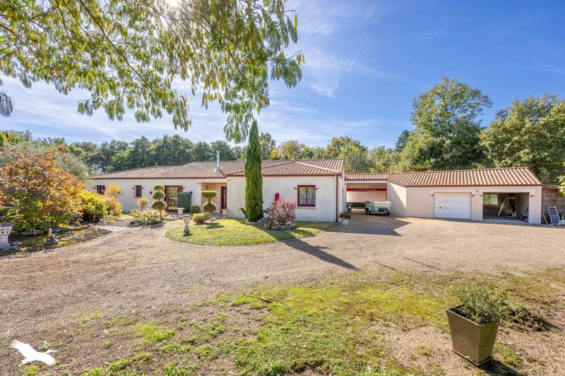 Vente Maison NESMY - 7 pièces -175 m² - (85310)