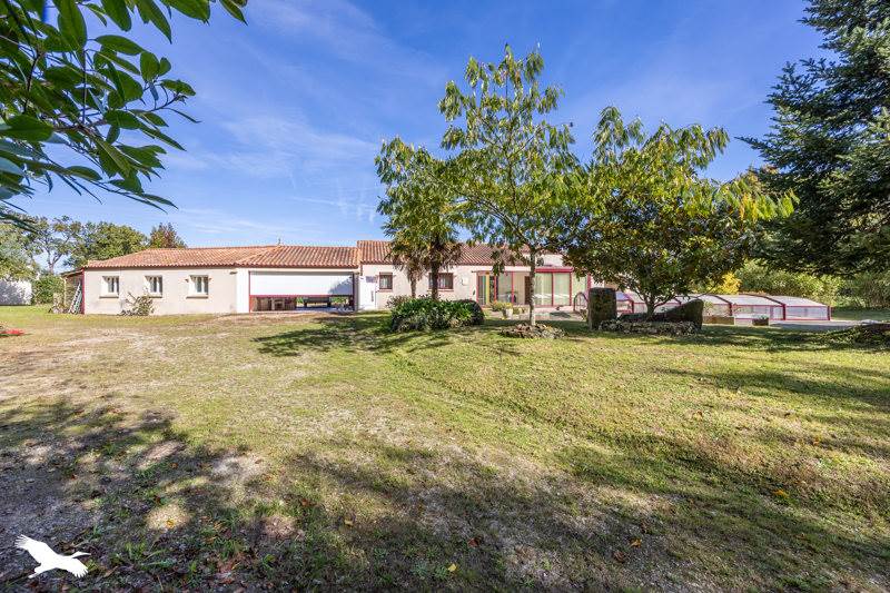 Vente Maison NESMY - 7 pièces -175 m² - (85310)