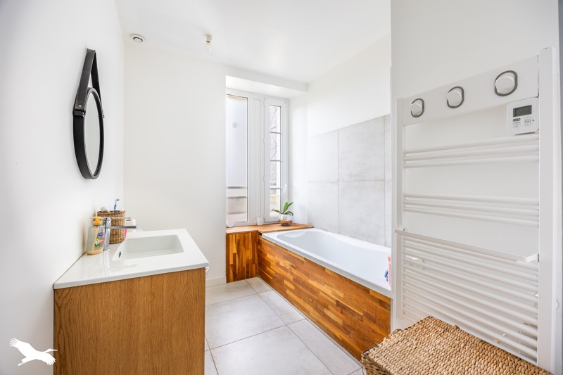 Vente Maison LA BOISSIERE DES LANDES - 7 pièces -145 m² - (85430)