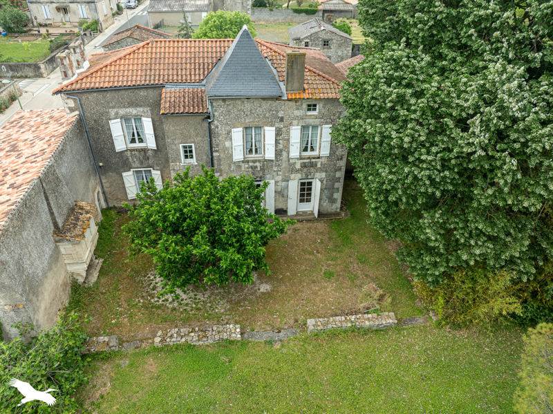 Vente Maison DOIX LES FONTAINES - 6 pièces -197 m² - (85200)