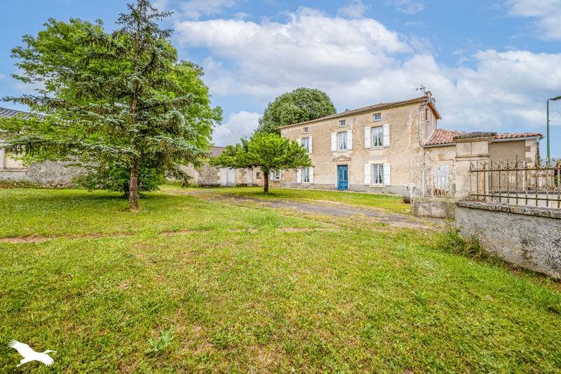 Vente Maison DOIX LES FONTAINES - 6 pièces -197 m² - (85200)