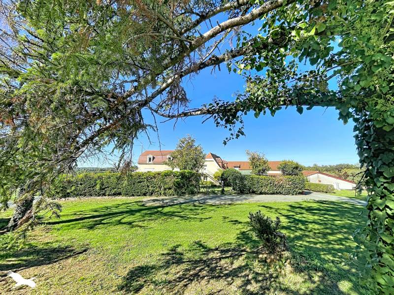 Vente Maison Bassillac et Auberoche - 12 pièces -422 m² - (24330)