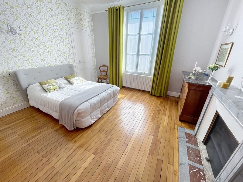 Vente Maison ORLEANS - 8 pièces -242 m² - (45100)