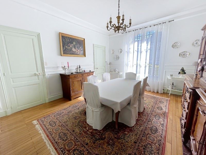 Vente Maison ORLEANS - 8 pièces -242 m² - (45100)