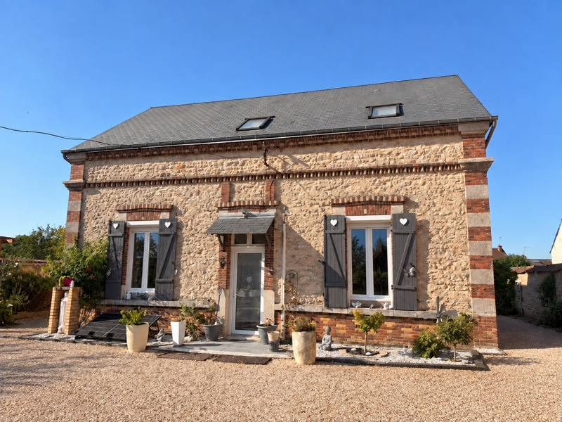 Maison 6 pièces 224 m² · à Orgères-en-Beauce · 224 m² · 259 000 €