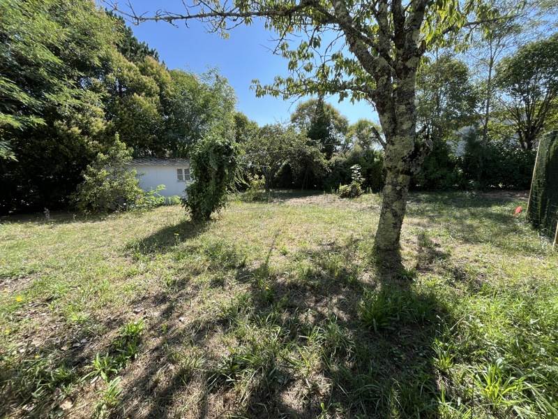 Terrain 4 pièces 395 m²