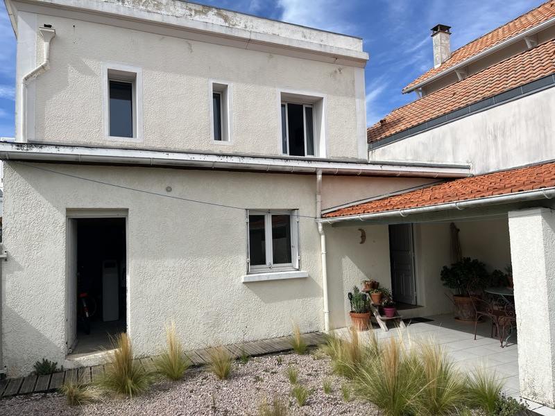 Vente Maison ST GEORGES DE DIDONNE - 6 pièces -111 m² - (17110)