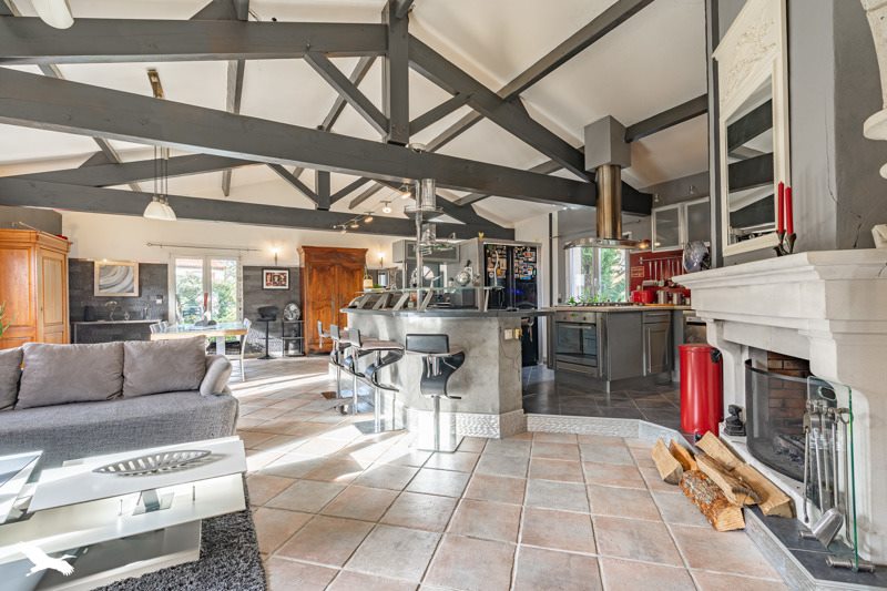 Vente Maison ST GEORGES DE DIDONNE - 5 pièces -180 m² - (17110)