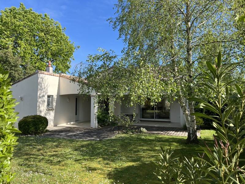 Vente Maison ST GEORGES DE DIDONNE - 4 pièces -153 m² - (17110)