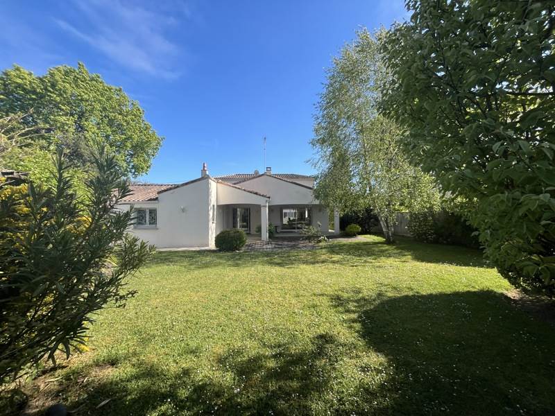 Vente Maison ST GEORGES DE DIDONNE - 4 pièces -153 m² - (17110)