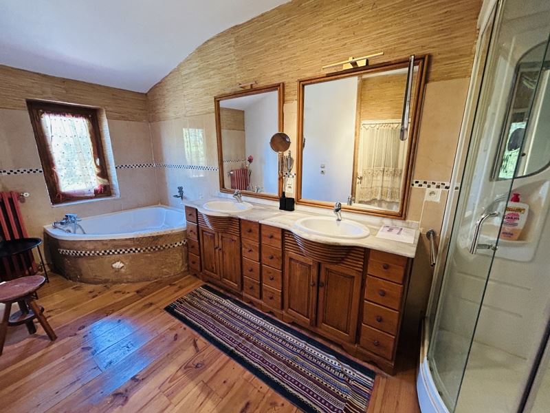 Vente Maison CARCASSONNE - 6 pièces -198 m² - (11000)