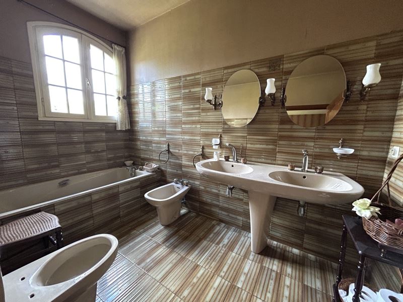 Vente Maison VILLEMOUSTAUSSOU - 7 pièces -216 m² - (11620)