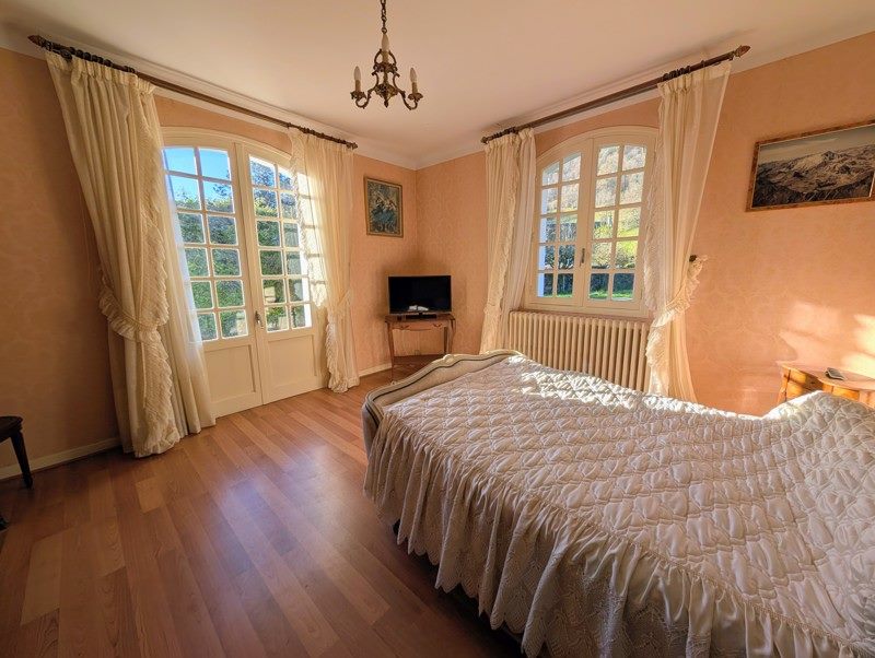 Vente Maison ST SAVIN - 8 pièces -183 m² - (65400)