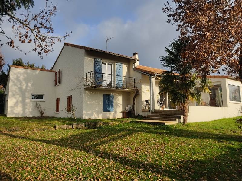 Vente Maison CLOUE - 7 pièces -177 m² - (86600)