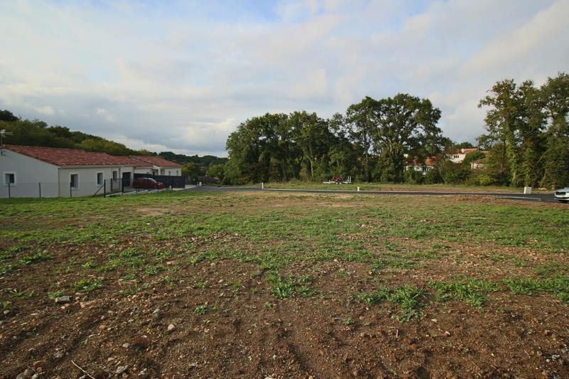 Terrain 520 m² · à Saint-Benoît · 70 100 €