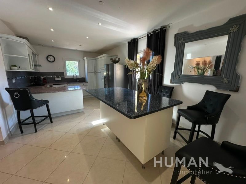 Vente Maison LA ROQUE D ANTHERON - 6 pièces -202 m² - (13640)