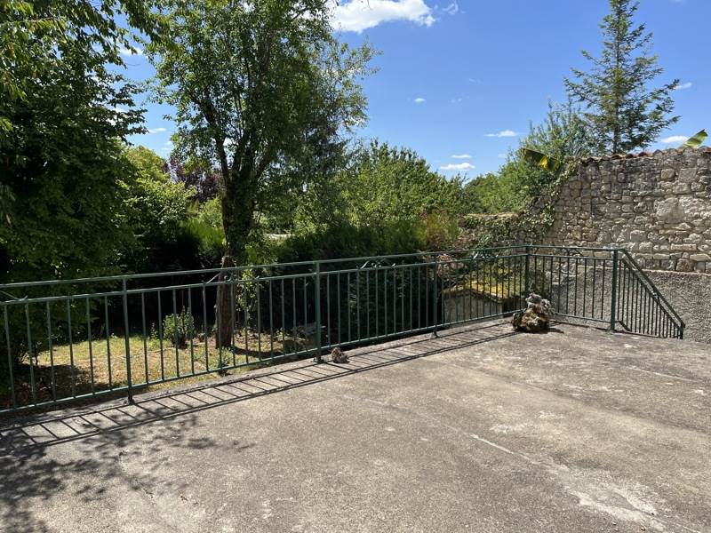 Vente Maison PAUSSAC ET ST VIVIEN - 6 pièces -146 m² - (24310)