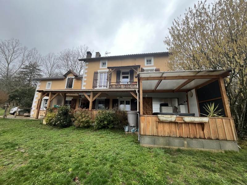Maison en pierre à Agonac