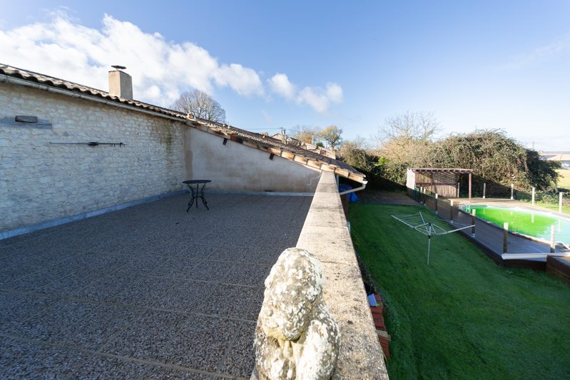 Vente Maison POMMIERS MOULONS - 10 pièces -357 m² - (17130)