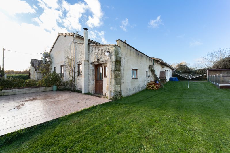 Vente Maison POMMIERS MOULONS - 10 pièces -357 m² - (17130)